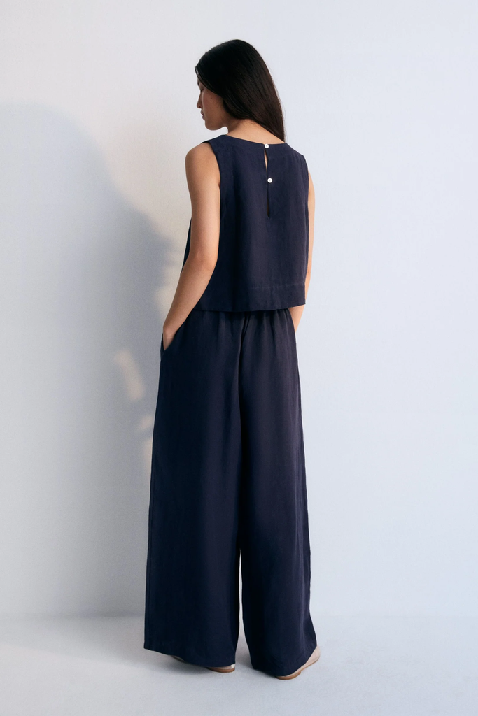 Hera_Woman_Top_Navy_Look_Back.jpg.webp
