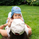 chapeau-soleil-bebe-enfant-chamaye-free-hugs-bob-mariniere-parent-enfant-cadeau-casquette-pere-fils-bob-reversible-protection-soleil-bebe-sunshine1.jpg.webp