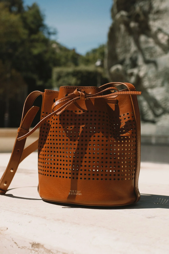 Tiny Big sister - Anne perforated leather small bucket bag - 4 - Babette Oostduinkerke