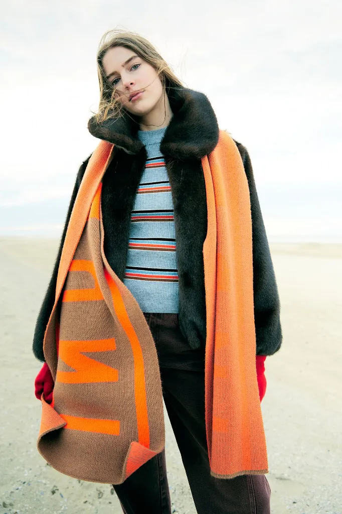 Indee - Walkman logo scarf (orange) - 1 - Babette Oostduinkerke