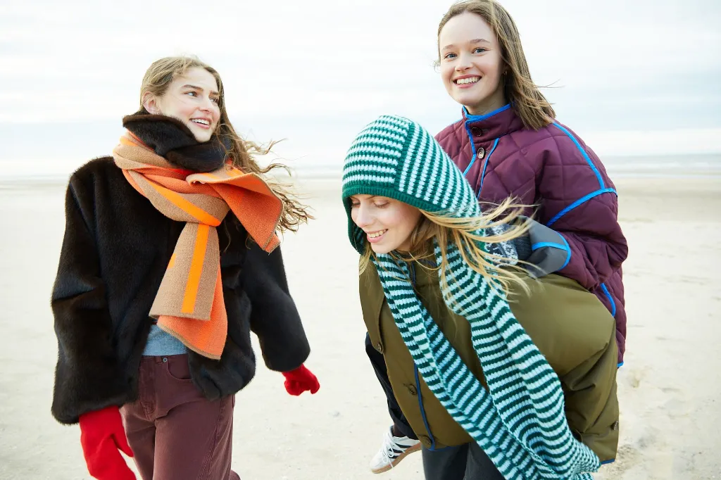 Indee - Walkman logo scarf (orange) - 4 - Babette Oostduinkerke