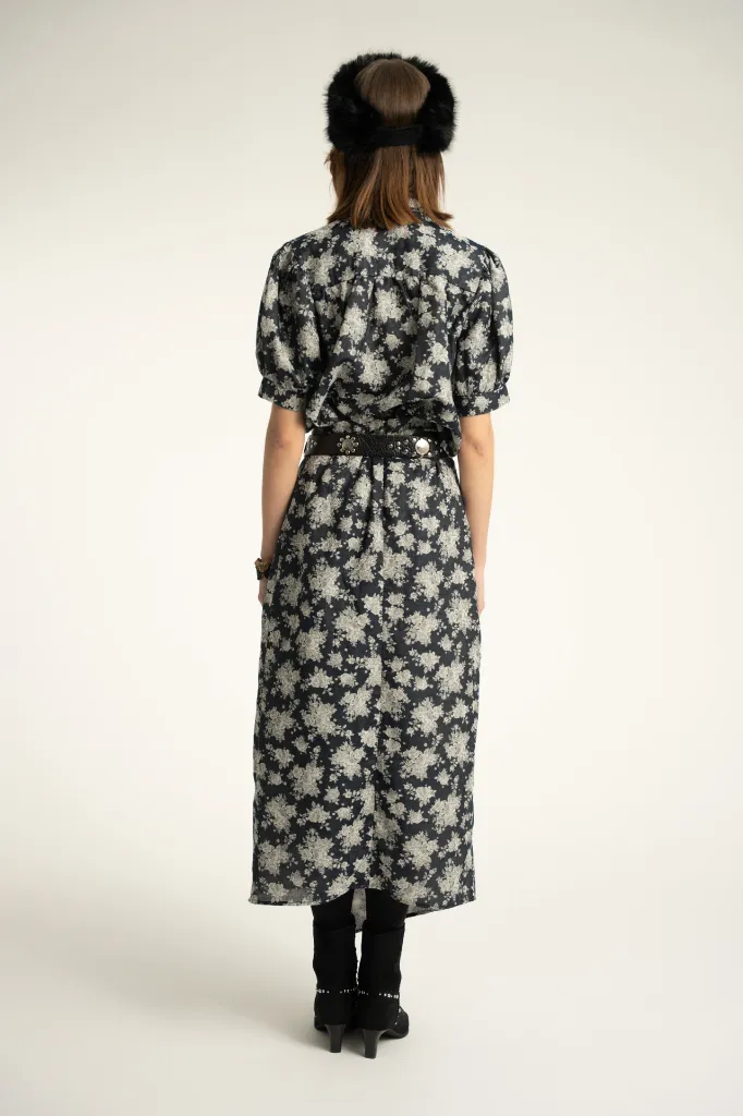 blouse-black-floral-sisters-department-3.webp