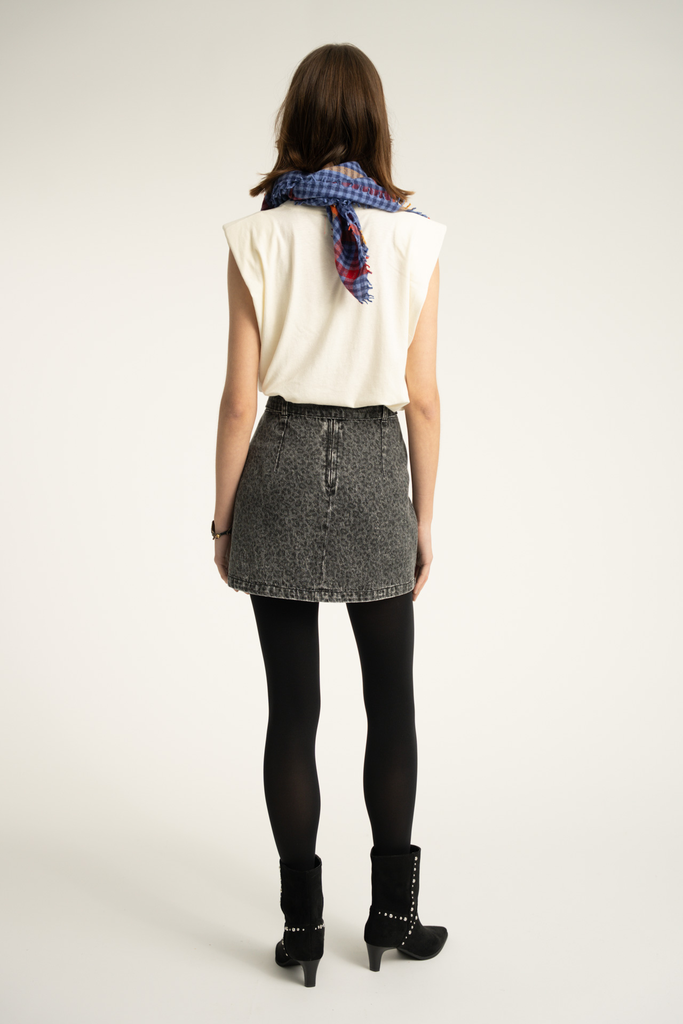 t-shirt-ecru-shoulder-pads-sisters-department-3.webp
