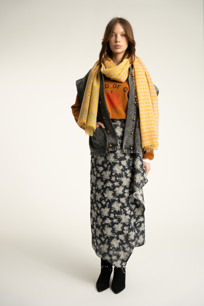 scarf-yellow-checkered-sisters-department-2.webp
