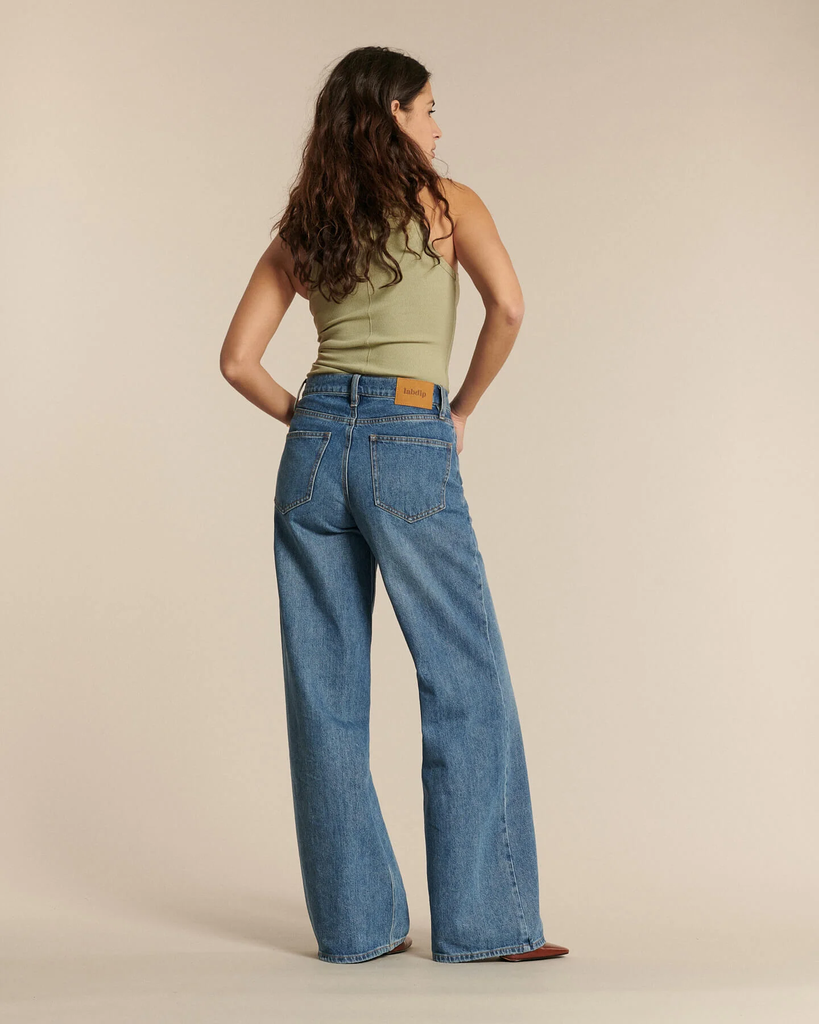 JOIE-DENIM-ASH_BLUE-IN_40-PO1620-SS26-ESHOP-33742_HD_web.jpg.webp