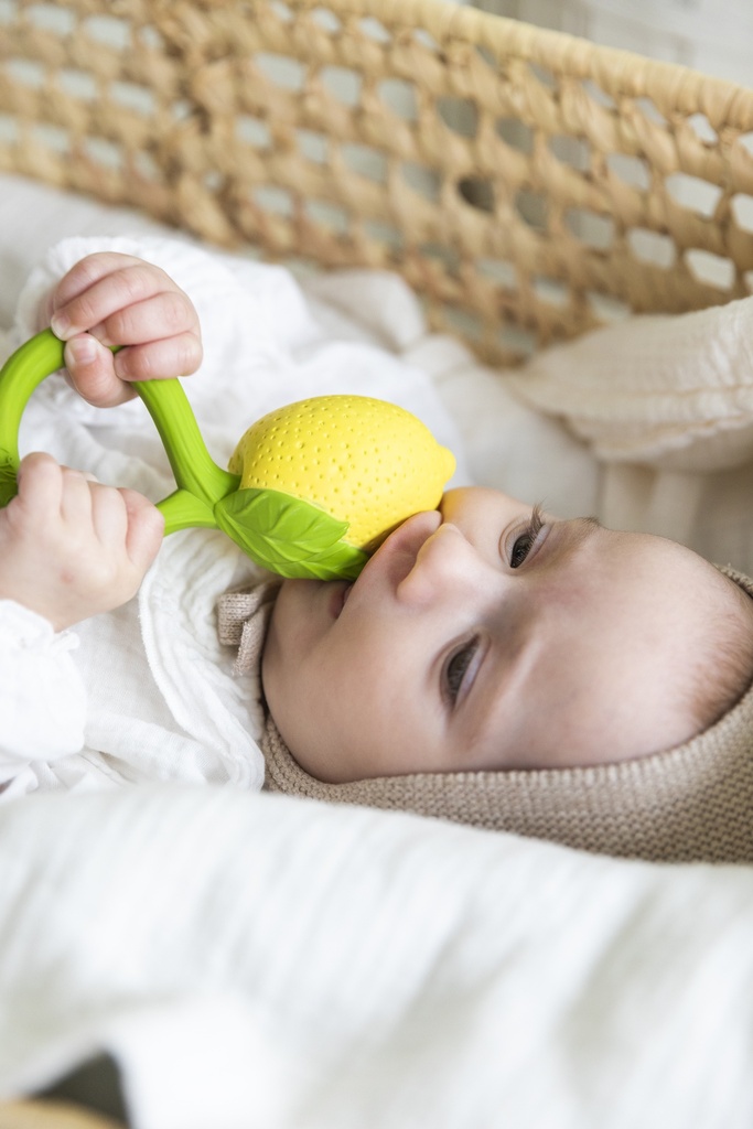 Oli&Carol - Lemon rattle toy