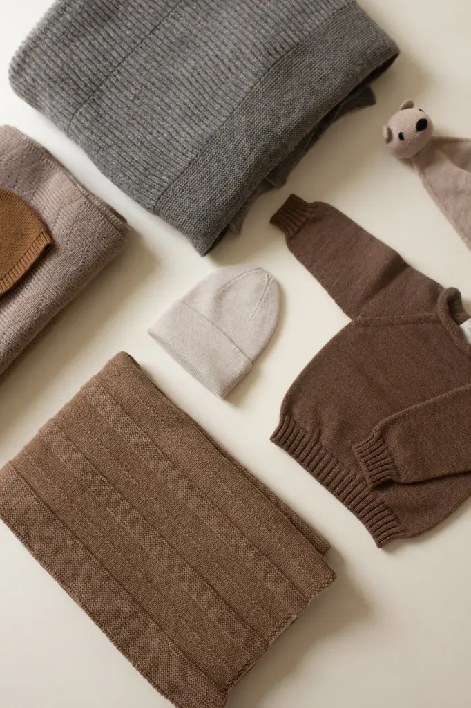 Hvid - Blanket Holly (Walnut) - 1 - Babette Oostduinkerke