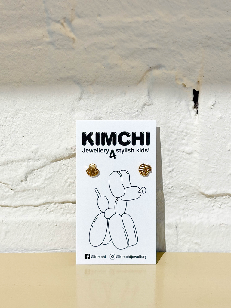 Kimchi - Oorbellen stekertje gesloten schelpje 