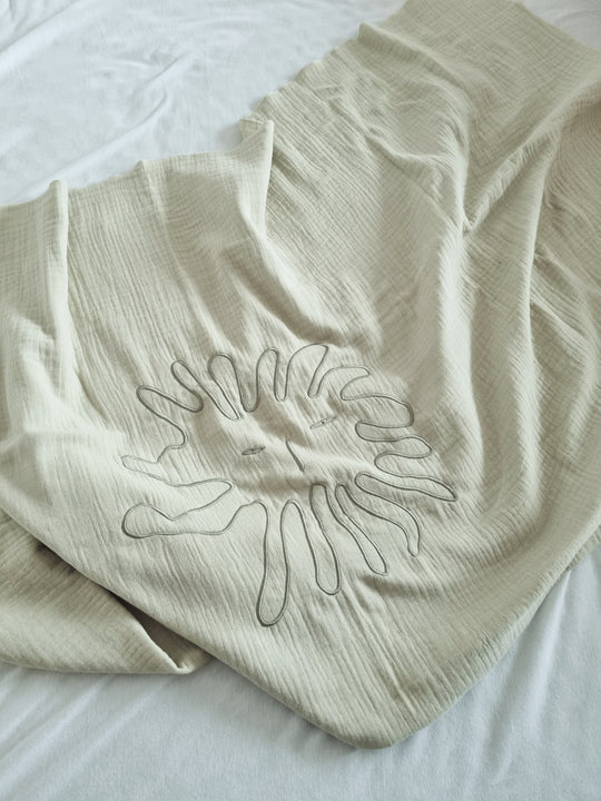 Jeanne Le Studio - Solange swaddle blanket - Light sage
